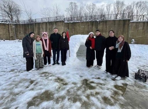 Ordu’da lise öğrencileri kardan ’iglo’ inşa etti
