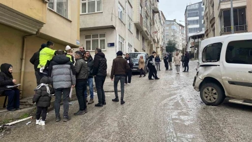 Ordu’da rampada kayan kamyon, park halindeki 3 araca çarparak durabildi
