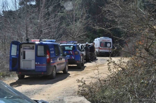 Ormanlık alanda park halindeki kamyonette başından vurulmuş halde bulundu
