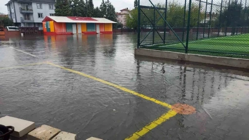 Ortaca’da Yağışlar Sokakları Göle Döndürdü