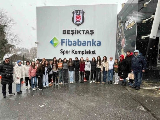 Osmanelispor Voleybol Takımı oyuncuları İstanbul’da unutulmaz bir gün geçirdi
