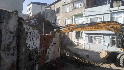 Osmangazi’de metruk bina temizliği
