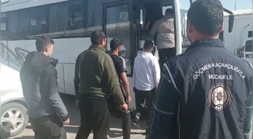 Osmaniye’de durdurulan otobüste 11 kaçak göçmen yakalandı
