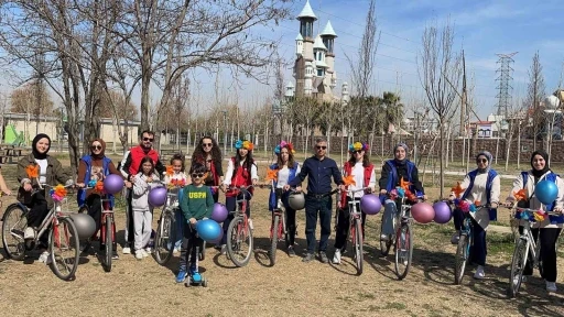 Osmaniye’de kadınlar günü nedeniyle bisiklet turu düzenlendi
