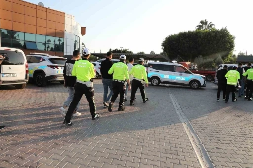 Otobanda düğün eğlencesi kötü bitti: 26 bin TL ceza kesildi, 3 araç trafikten men edildi
