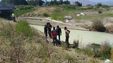 Otomobil su kanalına uçtu: Baba ve oğlu hayatını kaybetti
