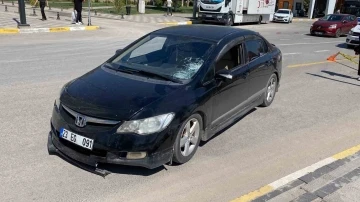 Otomobilin çarptığı kadın ağır yaralandı
