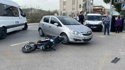 Otomobille çarpışan motosikletli yaralandı
