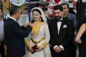 Özgür Özel, Mardin’de nikah şahidi oldu
