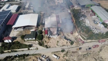 Paketleme tesisindeki yangın havadan görüntülendi
