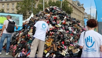 Paris’te mayın ve bombalar nedeniyle uzuvlarını kaybedenlere destek gösterisi
