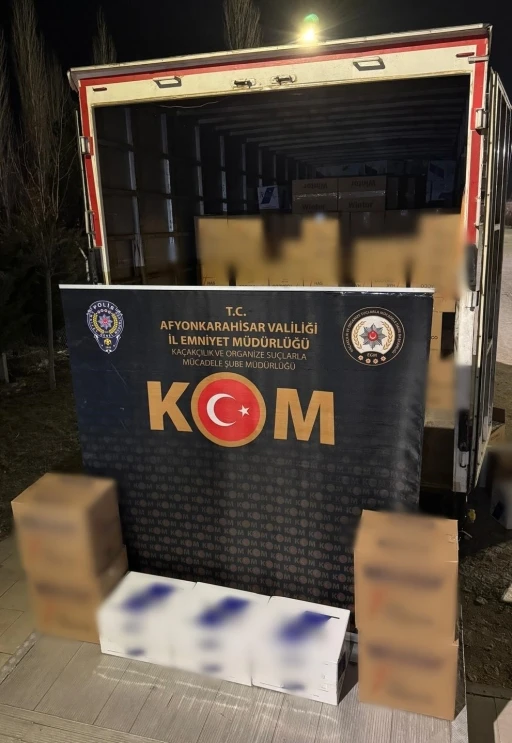 Polis 3 milyon 500 bin adet sahte bandrollü boş makaron ele geçirdi
