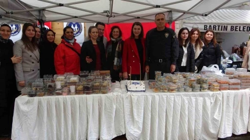 Polis eşlerinden birliktelik pastası
