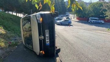 Polis otosuyla çarpışan aracın sürücü yaralandı
