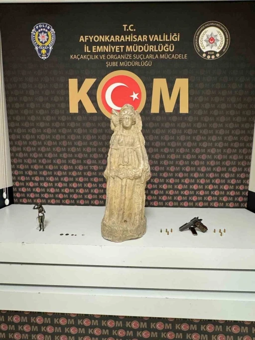 Polis tarafından ele geçirilen 4 başlı Hekate heykeli koruma altına alındı
