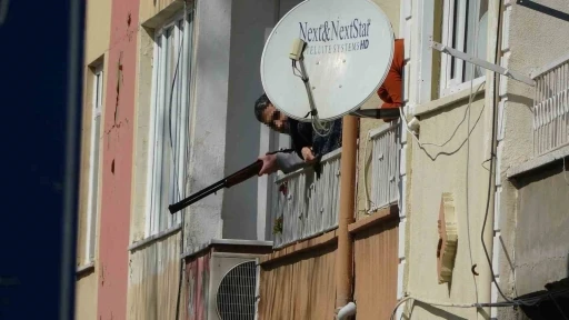 Polisle çatışıp, vurularak etkisiz hale getirilen şahsın annesine şiddet uygulayıp, rehin aldığı ortaya çıktı
