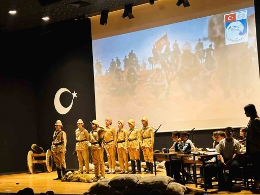 &quot;Bir Destandır Kut’ül Amare&quot; oyunu tiyatroseverlerle buluştu
