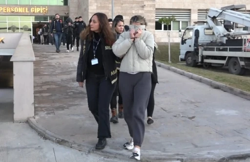 &quot;Bizim oyunumuzu kimse bozamaz&quot; deyip kadınlara zorla fuhuş yaptırdılar, ’Oyunbozan’ operasyonuyla yakalandılar
