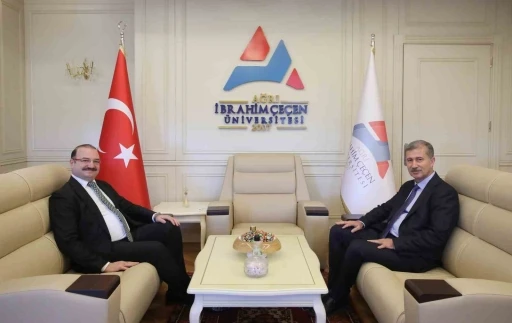 Rektör Hacımüftüoğlu’ndan mevkidaşı Rektör Gülçin’e hayırlı olsun ziyareti
