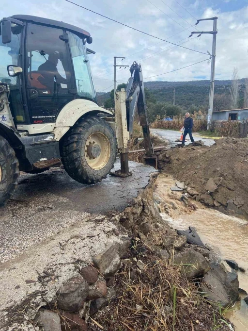 Sağanak nedeniyle yıkılan köprünün yapımına başlandı
