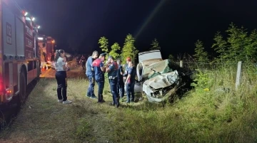 Sakarya’da kontrolden çıkan otomobil taklalar atarak hurdaya döndü: 1 ölü, 1 yaralı
