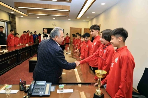 Şampiyon değişmedi, Talas Belediyespor U14 yine zirvede
