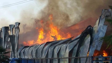 Samsun’da bebek bezi fabrikası alev alev yanıyor
