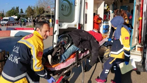 Samsun’da çarpışan motosikletin sürücüleri hastanelik oldu
