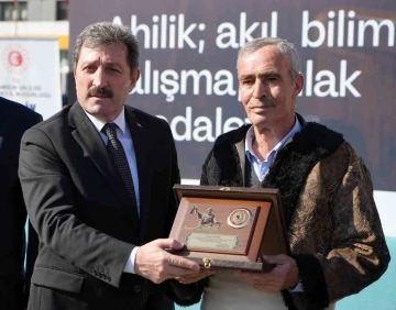 Samsun’da &quot;yılın ahisi&quot; yarım asırlık demirci oldu
