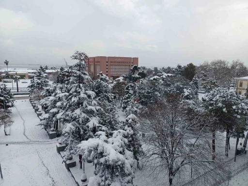 Samsun’da tüm okullarda eğitime kar engeli
