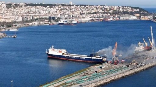 Samsun Limanı’ndaki gemi yangını kontrol altına alındı
