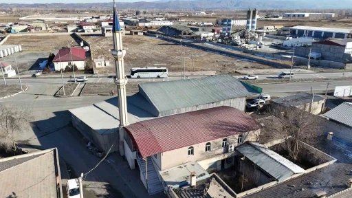 Sanayi sitesi içinde bulunan caminin de içinde olduğu sosyal tesisler, kooperatifin borcundan dolayı icra yolu ile satışa çıkarıldı
