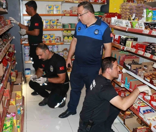 Şanlıurfa’da son kullanma tarihi geçmiş binlerce gıda ürünü ele geçirildi
