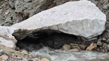 Sason kar tünelleri ve zengin florasıyla hayranlık uyandırıyor
