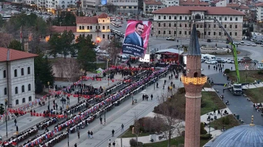 Şehitleri anma ve birlik iftarında birlerce kişi bir araya geldi
