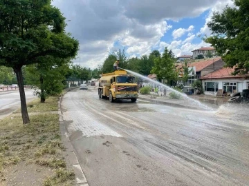 Selin vurduğu ilçede temizlik ve hasar tespit çalışmaları başladı
