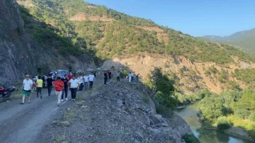 Serinlemek için girdiği ırmakta kayboldu
