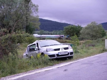 Servis aracı ile otomobil çarpıştı: 5 yaralı
