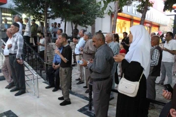 Siirt’te  hacı adayları kutsal topraklara dualarla uğurlandı
