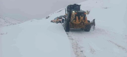 Siirt’te taşıdığı hasta ile yolda kalan ambulans kurtarıldı
