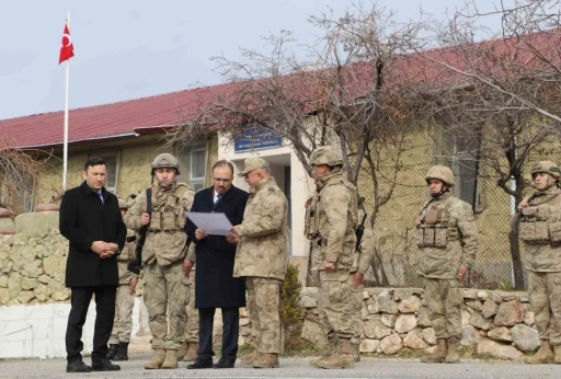 Siirt Valisi Kızılkaya, İğneli Jandarma Karakol Komutanlığında incelemelerde bulundu
