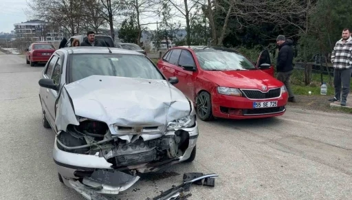 Sıklıkla kazaların olduğu caddede yine kaza: 1 yaralı
