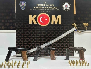 Silah tacirlerine eş zamanlı operasyon: 4 gözaltı
