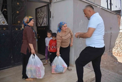 Silopi’de her eve bayram şekeri dağıtıldı
