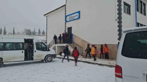 Sincik’te okullar öğleden sonra tatil edildi
