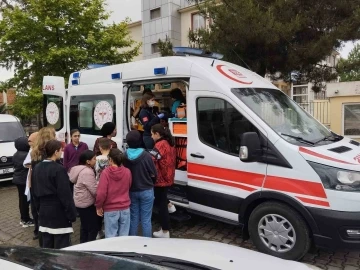 Sınıfta biber gazı topu patladı: 25 öğrenci hastanelik oldu
