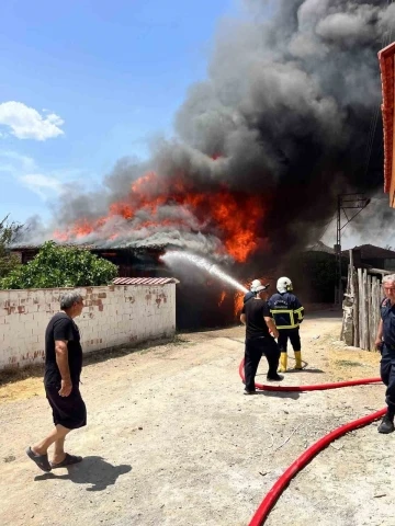 Sinop’ta 6 ev yanarak kullanılamaz hale geldi
