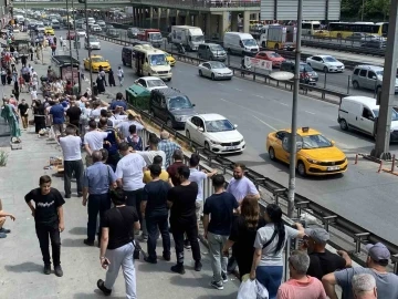 Şirinevler’de ucuz baklava kuyruğu
