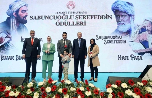 Şırnak’ta görevli doktora Cumhurbaşkanı Erdoğan’dan ödül
