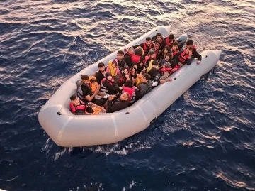 Şişme bottaki 31 düzensiz göçmen yakalandı
